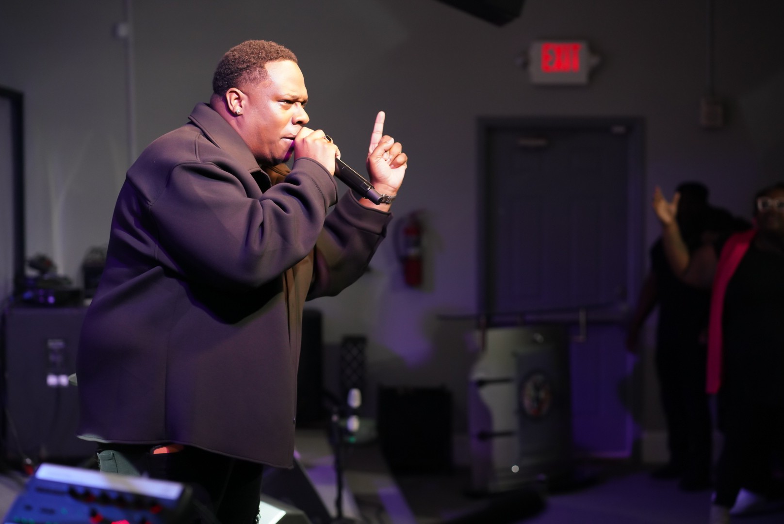 Myron ministering at an Outpour gathering